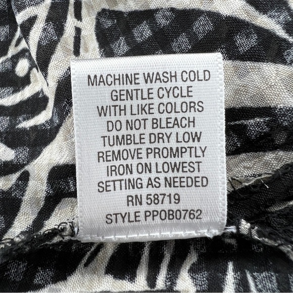 Petite XL Studio Works Black Beige Leaf Print Button Front Top Lightweight - Picture 10 of 10